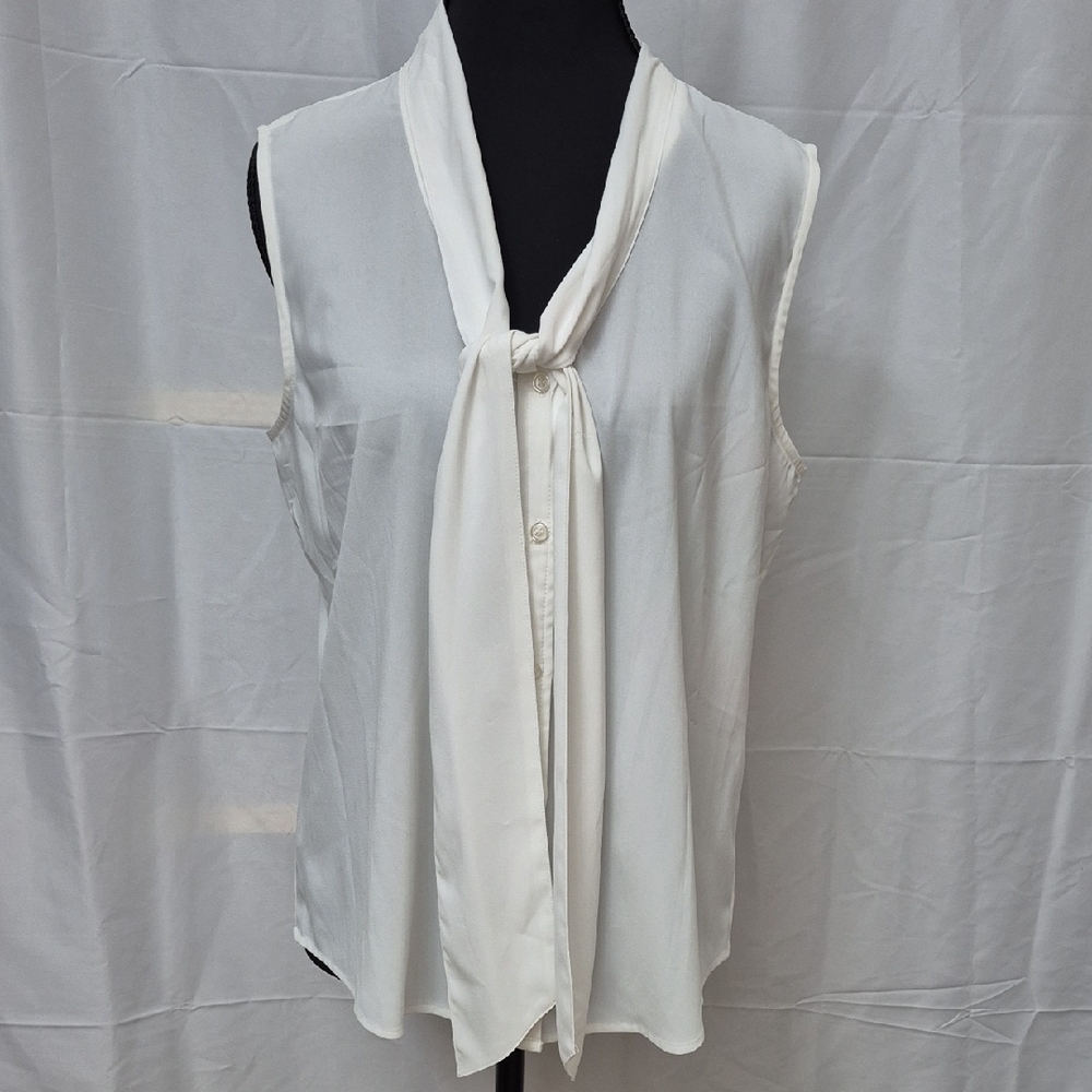 Elegant White Sleeveless Blouse